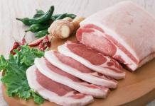 Bir tavada domuz eti şnitzel - yemek tarifi